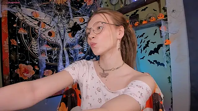 Snapshot of lyra_thenymph chatting on October 26, 2:12 pm lyra thenymph online show from October 26, 2:12 pm