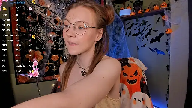 Snapshot of lyra_thenymph chatting on October 30, 11:33 am lyra thenymph online show from October 30, 11:33 am