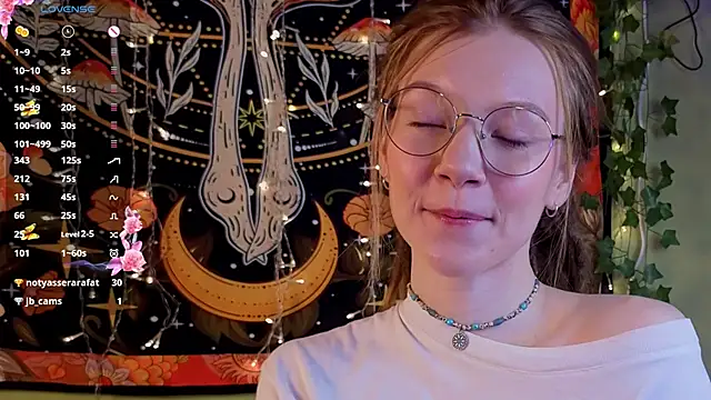 Snapshot of lyra_thenymph chatting on November 18, 12:16 am lyra thenymph online show from November 18, 12:16 am