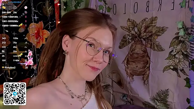 Snapshot of lyra_thenymph chatting on November 28, 12:13 am lyra thenymph online show from November 28, 12:13 am