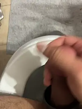 Snapshot of ayrtonmen chatting on November 22, 6:51 pm ayrtonmen online show from November 22, 6:51 pm