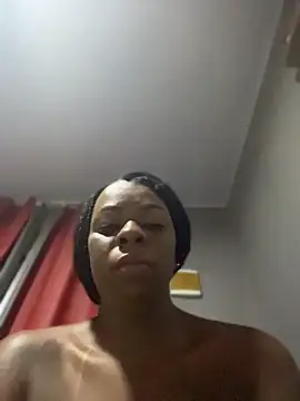 Priihmedeiros online show from May 17, 5:16 am