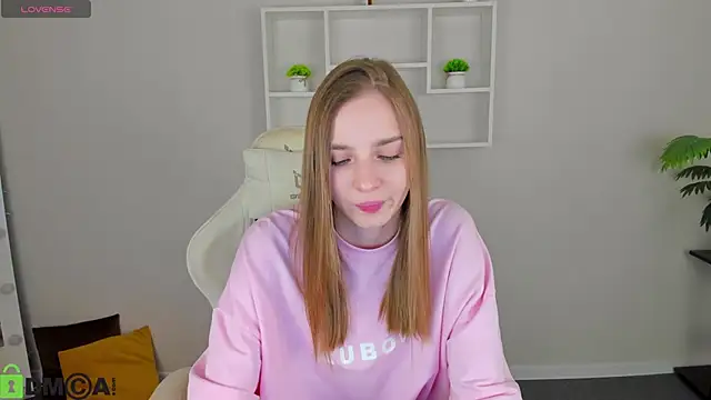 Snapshot of L1na_Reeds chatting on November 1, 6:04 am L1na Reeds online show from November 1, 6:04 am