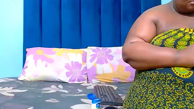 Snapshot of LadyBear2002 chatting on July 28, 6:53 pm LadyBear2002 online show from July 28, 6:53 pm