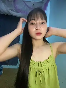 Snapshot of banlinh004 chatting on May 30, 6:10 am banlinh004 online show from May 30, 6:10 am