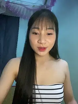 Snapshot of banlinh004 chatting on June 8, 2:39 pm banlinh004 online show from June 8, 2:39 pm