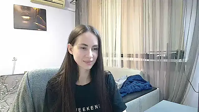Chloe Skims online show from October 12, 4:39 pm