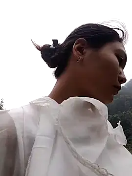 Snapshot of Mit-thi123 chatting on October 31, 2:56 am Mit-thi123 online show from October 31, 2:56 am