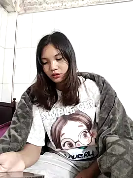 Snapshot of Mit-thi123 chatting on November 6, 2:45 am Mit-thi123 online show from November 6, 2:45 am