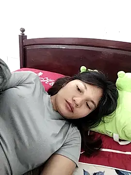 Snapshot of Mit-thi123 chatting on November 13, 4:33 am Mit-thi123 online show from November 13, 4:33 am