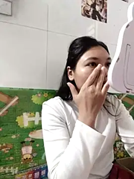 Snapshot of Mit-thi123 chatting on December 17, 6:52 am Mit-thi123 online show from December 17, 6:52 am