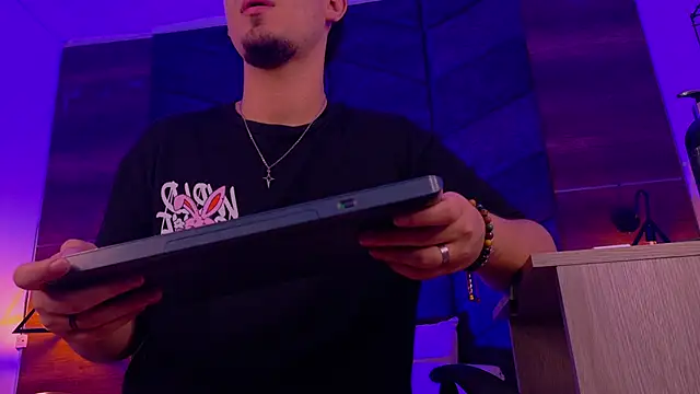 LiamThunder05  online show from November 12, 3:07 am