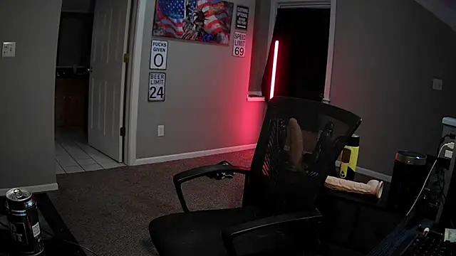 Snapshot of Michigan9000 chatting on December 4, 11:08 am Michigan9000 online show from December 4, 11:08 am