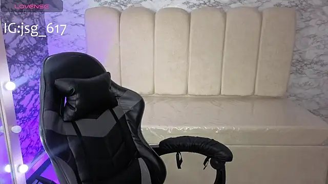 Snapshot of Dayan_v_ chatting on October 26, 8:04 pm Dayan v online show from October 26, 8:04 pm