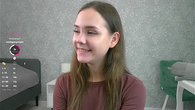 Snapshot of SweetSaraPie chatting on October 15, 7:14 pm SweetSaraPie online show from October 15, 7:14 pm