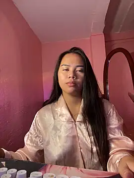 Snapshot of Funtasee_Andi chatting on April 21, 8:55 pm Funtasee Andi online show from April 21, 8:55 pm