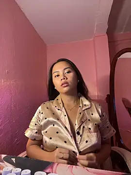 Snapshot of Funtasee_Andi chatting on April 27, 8:18 pm Funtasee Andi online show from April 27, 8:18 pm