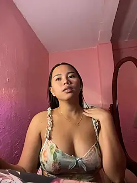 Snapshot of Funtasee_Andi chatting on May 1, 8:13 pm Funtasee Andi online show from May 1, 8:13 pm