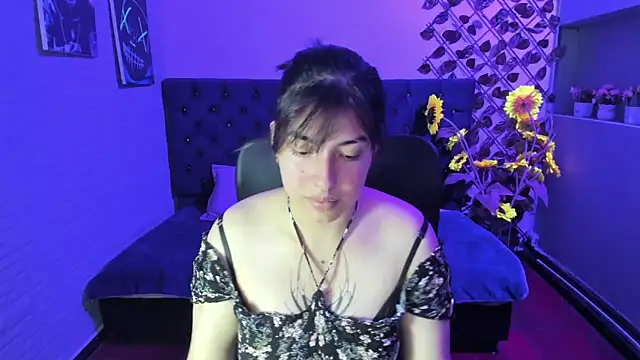 Snapshot of Violetta_Swett_ chatting on December 4, 4:05 pm Violetta Swett online show from December 4, 4:05 pm