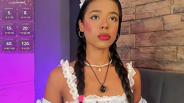 naomi hill1 online show from December 1, 10:15 pm