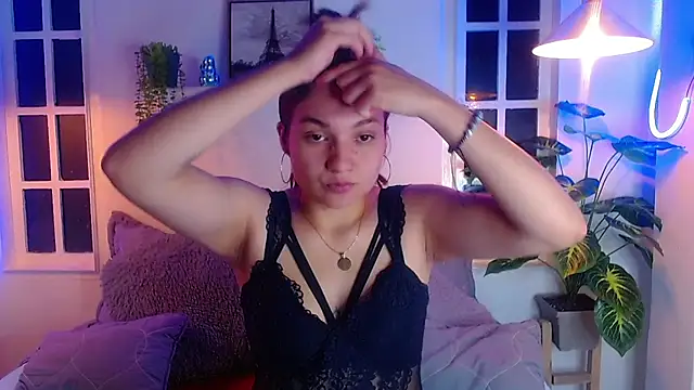 Snapshot of Viollet_C chatting on October 20, 1:39 am Viollet C online show from October 20, 1:39 am