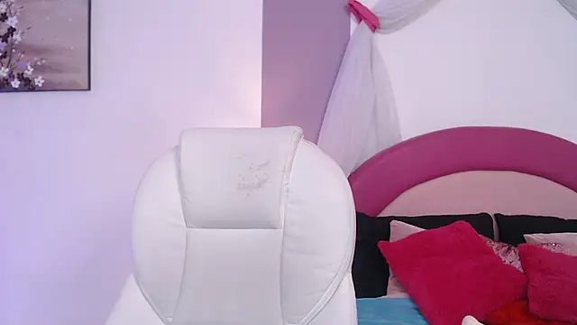 Suzy1  online show from April 30, 7:31 pm