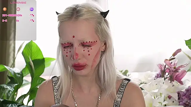 Snapshot of RanyThomson chatting on October 17, 7:55 am RanyThomson online show from October 17, 7:55 am