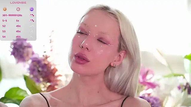 Snapshot of RanyThomson chatting on October 29, 9:11 am RanyThomson online show from October 29, 9:11 am