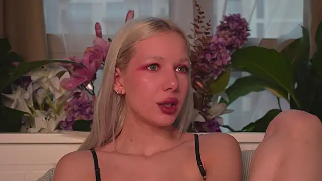 Snapshot of RanyThomson chatting on November 29, 1:47 pm RanyThomson online show from November 29, 1:47 pm