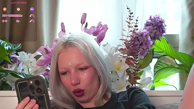 RanyThomson online show from December 18, 11:38 am