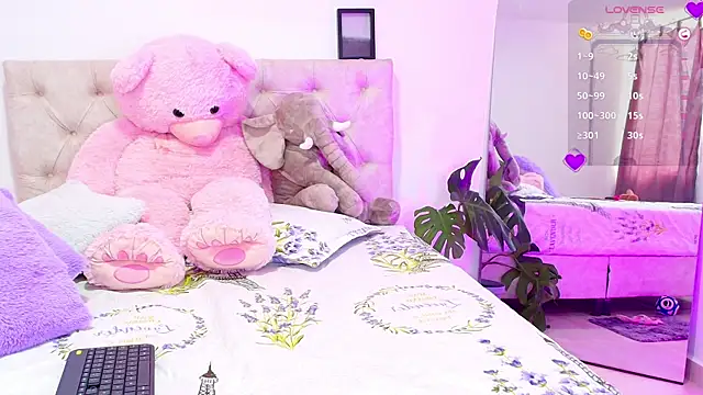 Snapshot of SoofiKiss chatting on October 9, 8:51 pm SoofiKiss online show from October 9, 8:51 pm