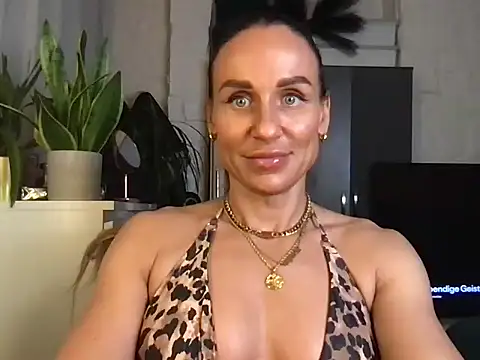 GluteQueenE online show from February 5, 4:11 pm