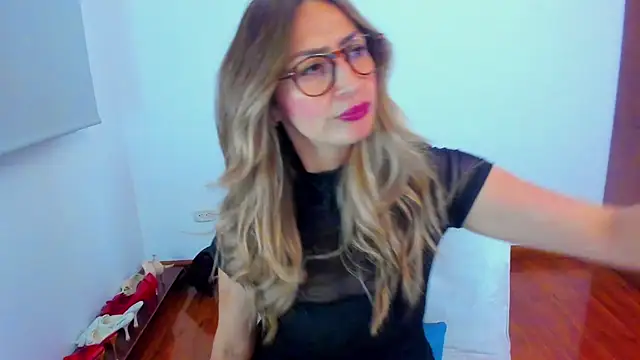 Snapshot of Velourmuse chatting on July 14, 2:05 am Velourmuse online show from July 14, 2:05 am