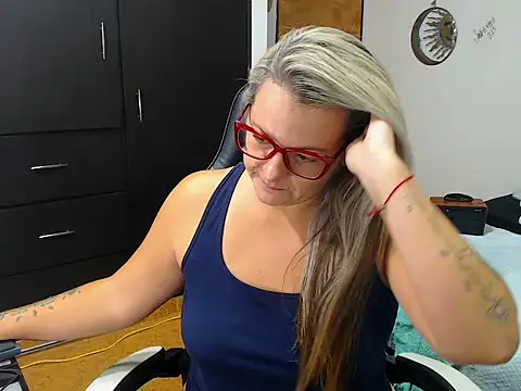 perlagoloza05 online show from October 16, 2:01 am