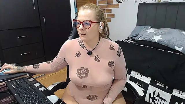 perlagoloza05 online show from June 30, 3:51 am