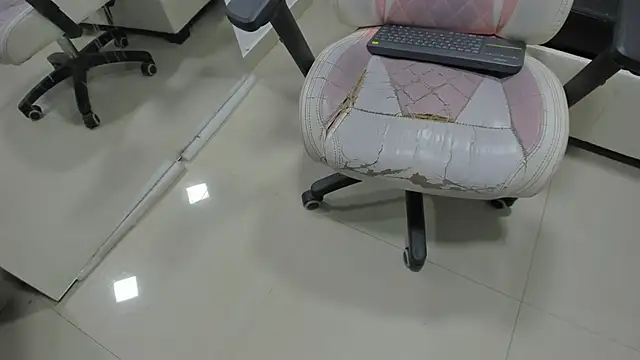 Snapshot of Madeline_jade chatting on October 20, 3:07 am Madeline jade online show from October 20, 3:07 am