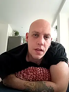 Snapshot of Kobradera1984 chatting on October 25, 6:32 am Kobradera1984 online show from October 25, 6:32 am