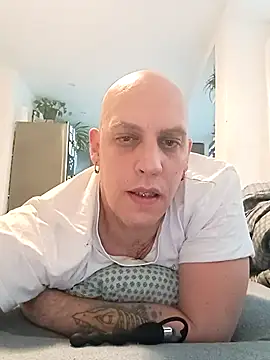 Snapshot of Kobradera1984 chatting on December 1, 8:52 am Kobradera1984 online show from December 1, 8:52 am