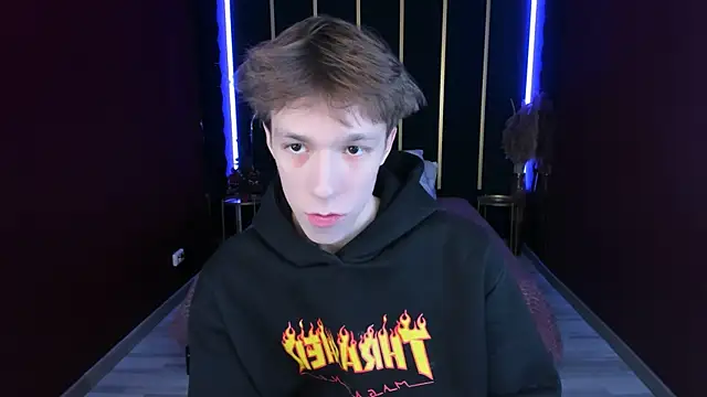 Snapshot of MarkBranston chatting on December 16, 8:58 pm MarkBranston online show from December 16, 8:58 pm