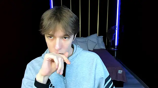 Snapshot of MarkBranston chatting on March 6, 3:41 pm MarkBranston online show from March 6, 3:41 pm