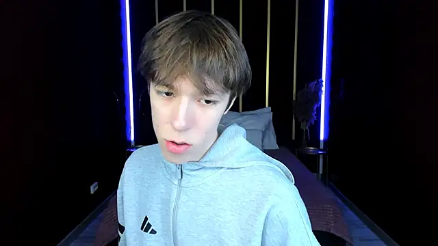 Snapshot of MarkBranston chatting on March 8, 10:41 am MarkBranston online show from March 8, 10:41 am