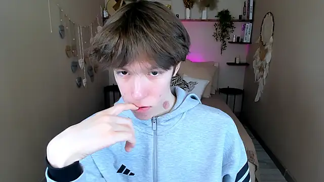 Snapshot of MarkBranston chatting on March 14, 2:33 pm MarkBranston online show from March 14, 2:33 pm