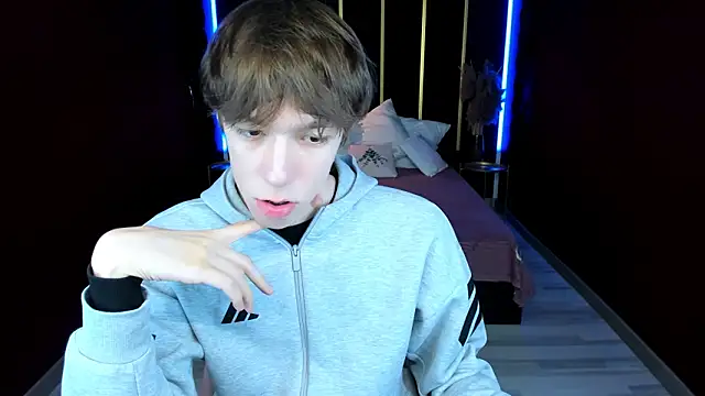 Snapshot of MarkBranston chatting on March 15, 11:05 am MarkBranston online show from March 15, 11:05 am