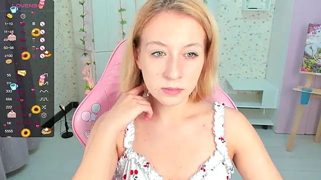 Snapshot of Emma_Garcias chatting on October 18, 11:55 am Emma Garcias online show from October 18, 11:55 am