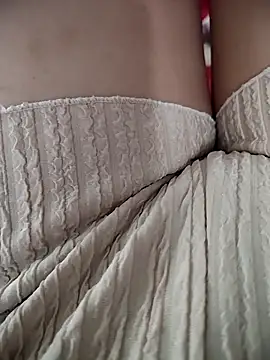 Snapshot of Mymy_love91 chatting on November 17, 8:42 am Mymy love91 online show from November 17, 8:42 am