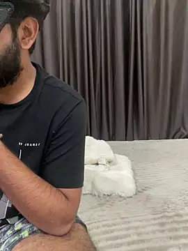 vickyandtania online show from February 4, 4:57 pm