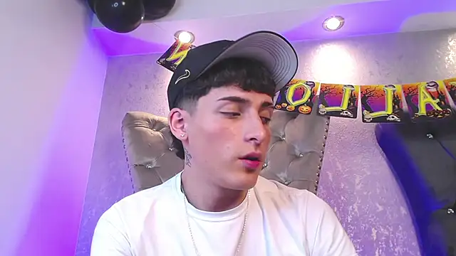 MateoMitchell online show from October 18, 5:21 am