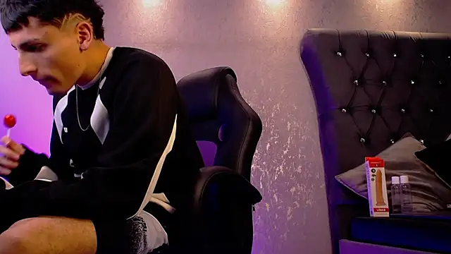 MateoMitchell online show from December 22, 10:40 pm