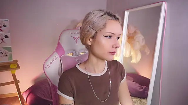 Snapshot of Celeste_eyes0n chatting on October 14, 8:31 pm Celeste eyes0n online show from October 14, 8:31 pm