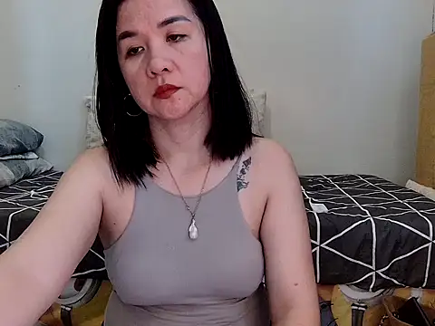 KissHott online show from April 26, 5:05 am
